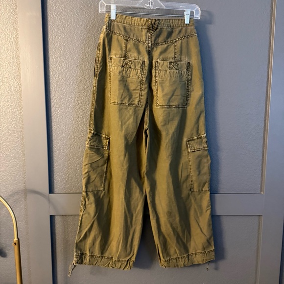 FREE PEOPLE • Fly away parachute pants - olive green - size 0 - Picture 9 of 10